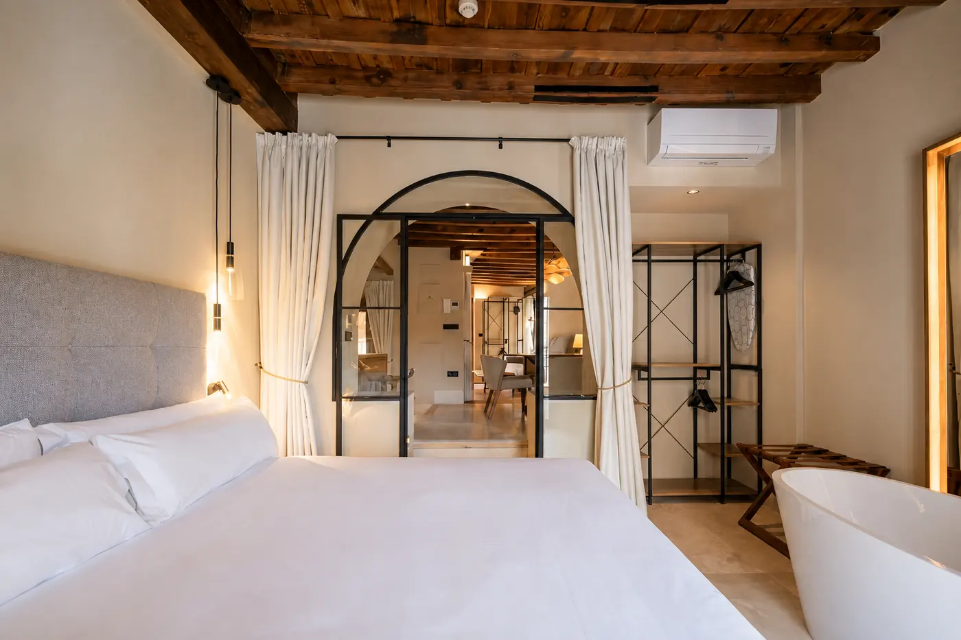 Exterior o estancia de Calm Suites Babole